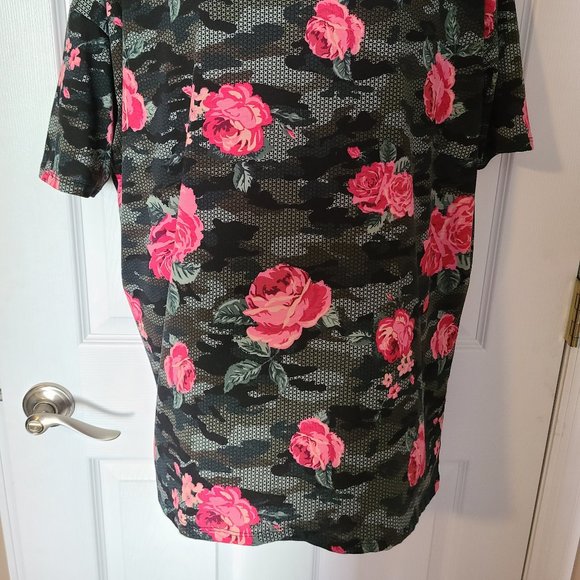 Lularoe Camo & Floral Top Sz M - Picture 3 of 3